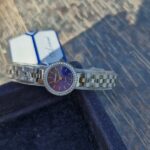 ساعت زنانه اکسنت مدل AX120013L با صفحه سرمه ای و بند خاکستری - Image 2